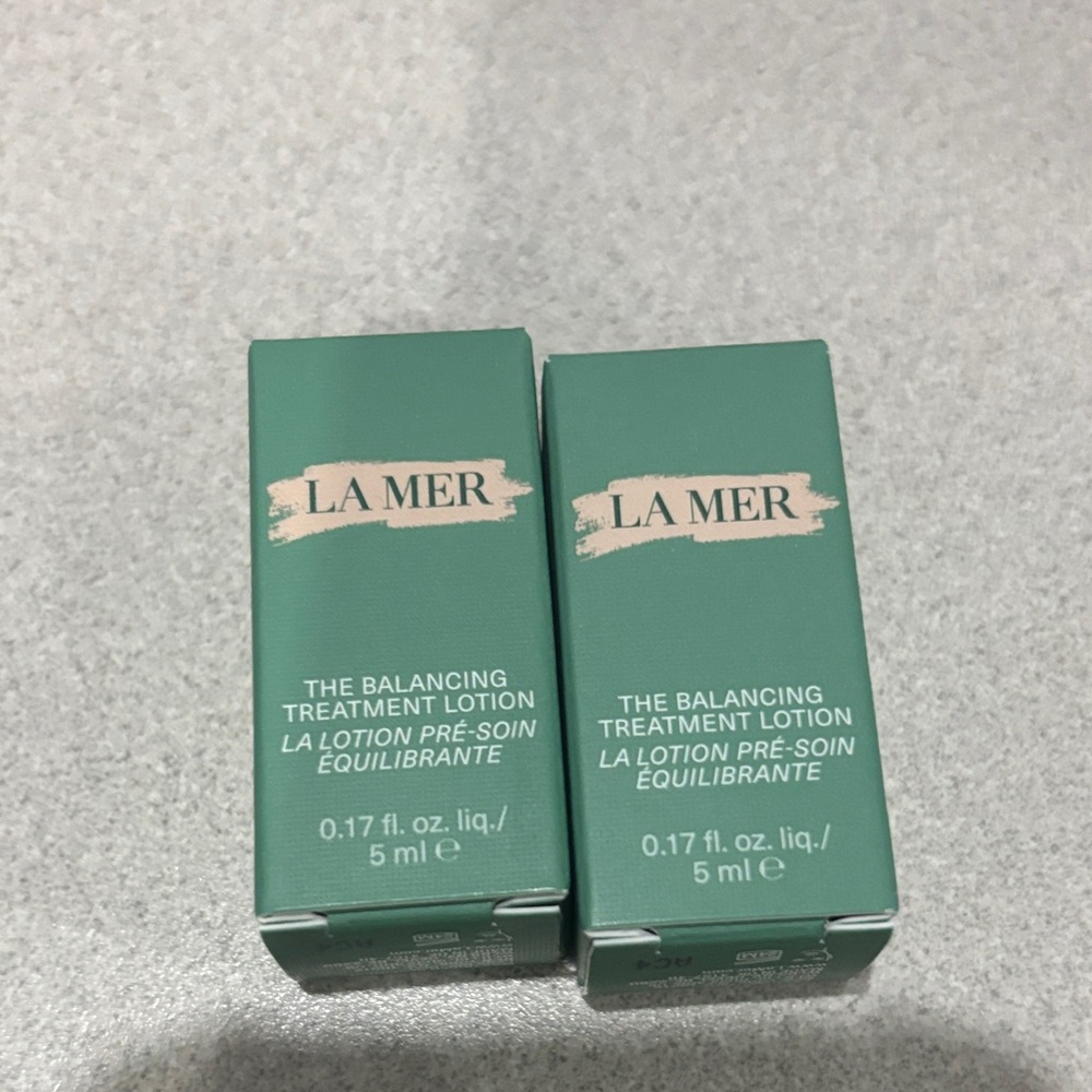 La Mer Balancing Treatment Lotion in Teal Packaging